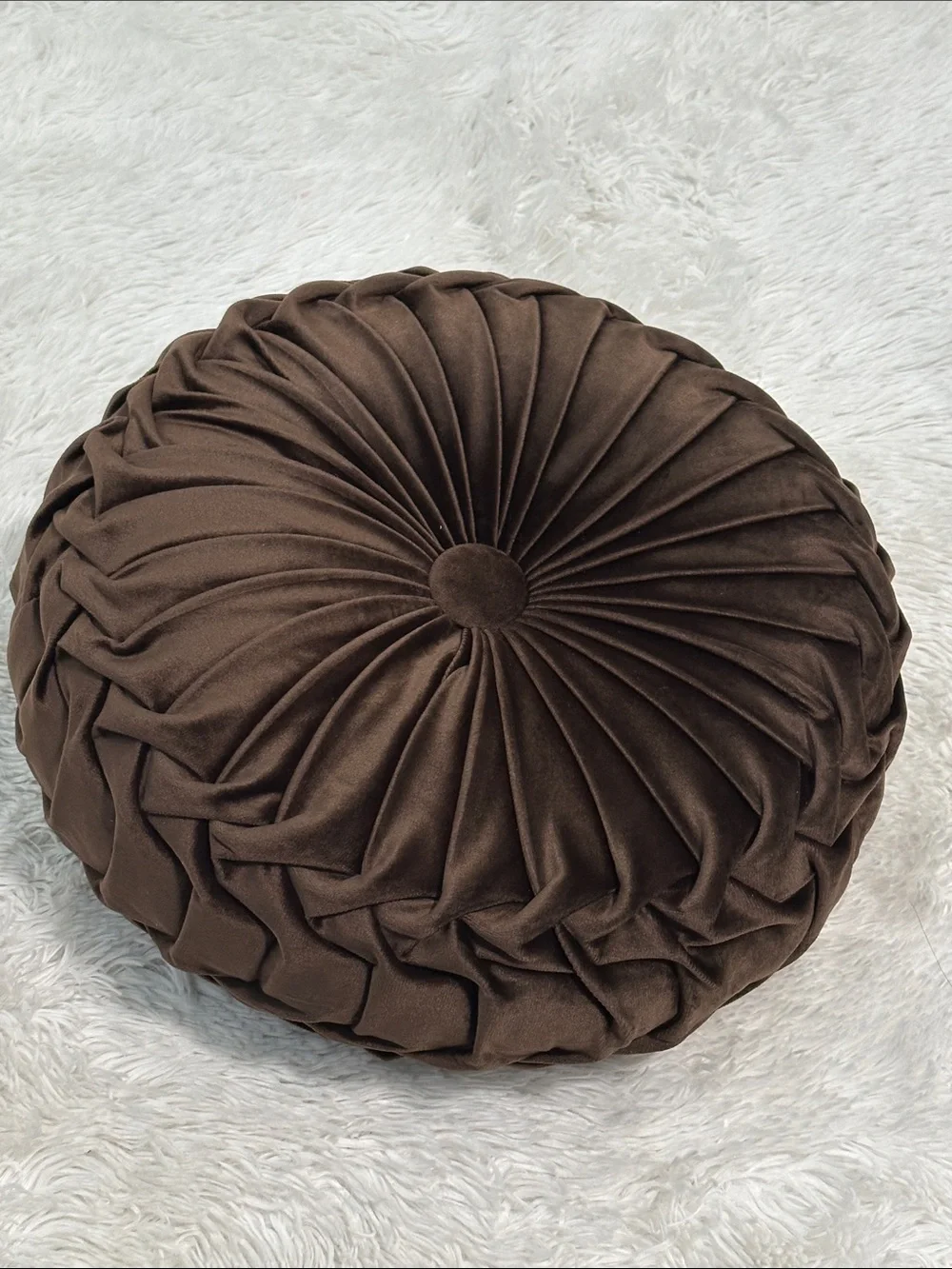 🥕 NWOT Lush Decor Velvet 15” Round Pillow